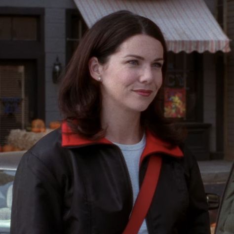 Lorali Gilmore, Lorelai Gilmore Hair, Lorelai Gilmore Aesthetic, Gilmore Girls Season 1, Vsp Coloring, Gilmore Girls Lorelai, 2000s Women, Gilmore Aesthetic, Lorelei Gilmore