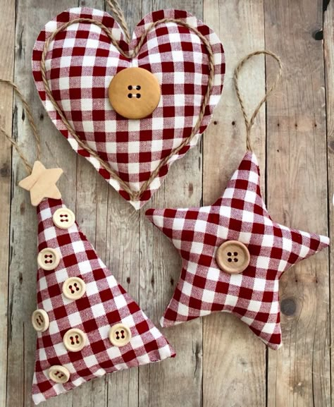 Xmas Decorations To Make, Gingham Christmas, Fabric Christmas Decorations, Christmas Fabric Crafts, Red And White Gingham, Christmas Sewing Projects, Christmas Table Decor, Fabric Christmas Ornaments, Christmas Ornament Sets