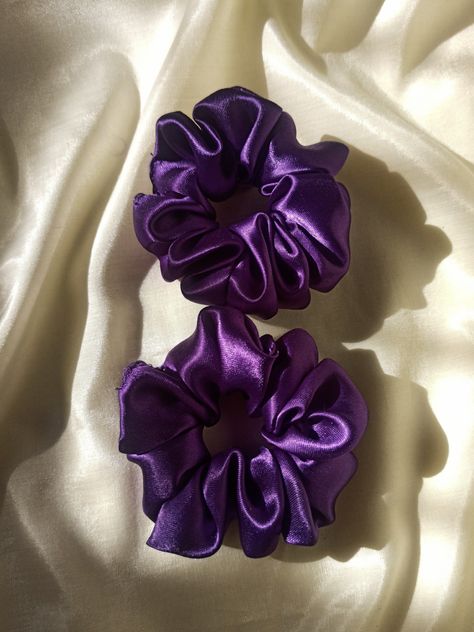 Satin scrunchies #explore Purple Scrunchie, Diy Hair Scrunchies, Hair Acessories, Scrunchie Styles, Violet Aesthetic, Hair Tie Accessories, Scrunchies Diy, Luxury Jewelry Box, Handmade Scrunchie