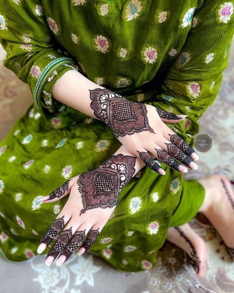 Henna Styles, Mehandhi Designs, Mehndi Designs Bridal Hands, Modern Mehndi Designs, Very Simple Mehndi Designs, Simple Mehndi Designs Fingers, Stylish Mehndi, Stylish Mehndi Designs, Mehndi Designs Front Hand