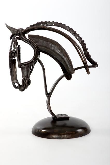 Metal Horse Sculptures, Metal Horse, Recycled Metal Art, Welding Art Projects, Equestrian Art, Art Horse, Horseshoe Art, Metal Yard Art, Horse Sculpture