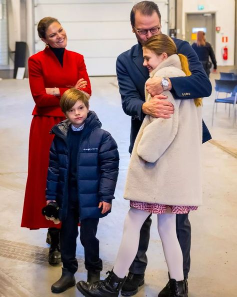 H.K.H. Prinsessan Estelle (@princessestelleofsweden) • Fotky a videá na Instagrame Victoria Prince, Royal Portraits, Victoria Fashion, Princess Victoria Of Sweden, Prince Daniel, Princess Estelle, The Royal Collection, Princess Beatrice, Princess Eugenie