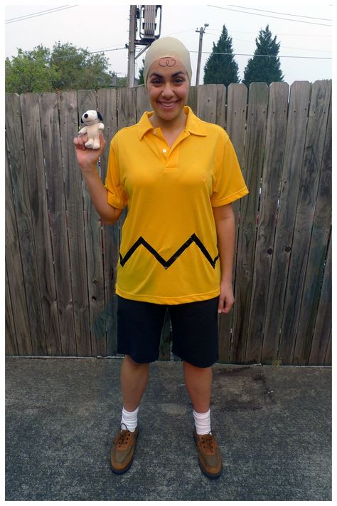 Charlie Brown and Snoopy #costume Snoopy And Charlie Brown Costume, Charlie Brown Outfit, Peanuts Gang Costumes, Peanuts Costume, Charlie Brown Halloween Costumes, Snoopy Costume, 80's Outfit, Peanut Costume, Charlie Brown Costume