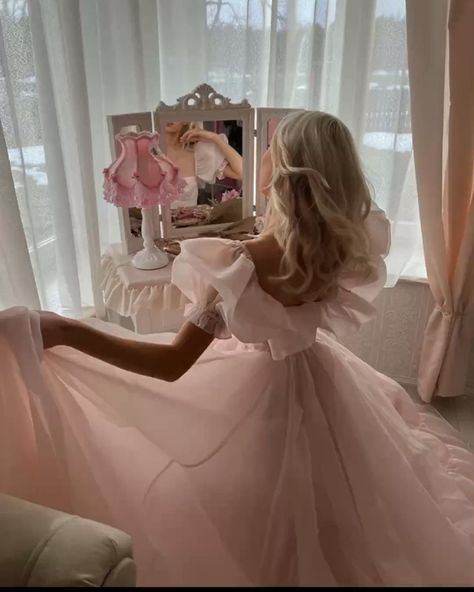 Coquette Pfps, Pink Princess Aesthetic, Princess Vibes, Pretty Pink Princess, Classy Prom Dresses, Glam Photoshoot, Princess Core, Pretty Braided Hairstyles, Princess Ball Gowns