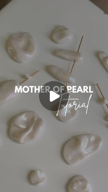 Polymer Clay With Pearls, Diy Earrings Studs, Pearls Diy, Mother Of Pearl Jewelry, Polymer Clay Jewelry Diy, Clay Jewelry Diy, Polymer Clay Tutorial, How To Make Earrings, Clay Beads