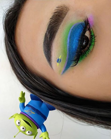 [New] The 10 Best Eye Makeup Ideas Today (with Pictures) - COLABORACIÓN DE TOY STORY @naiammakeup-marcianitos @gossipxim- Zurg @_mubyt_-woody @Ashley_makeuppp- Jessy @Ximeena_makeup-buzz @vannesa.makeuup -Lotso . . . . . #makeup #makeupideas #makeuponpoint #makeupartist #makeuptime #makeupforbarbies #makeupenthusiast #makeupbyme #makeupbabe #makeuplife #toystorymakeup #eyemakeup #eyeshadow #eyes Charlotte Makeup, Alien Make-up, Disney Eye, Disfraz Toy Story, Creative Eyeshadow, Disney Makeup Bag, Disney Eye Makeup, Disney Inspired Makeup, Disney Eyes