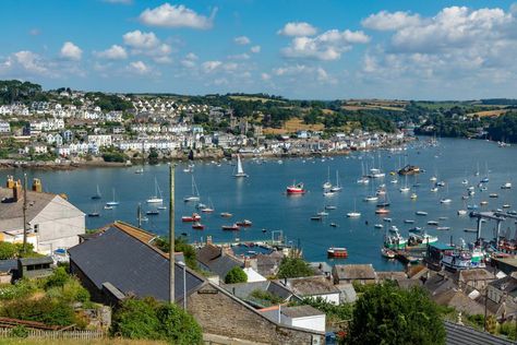 15 Best Things to Do in Fowey (Cornwall, England) - The Crazy Tourist Fowey Cornwall, Devon Cornwall, South West Coast Path, Devon And Cornwall, Uk Holidays, Cornwall England, Safe Water, England And Scotland, Ice Age