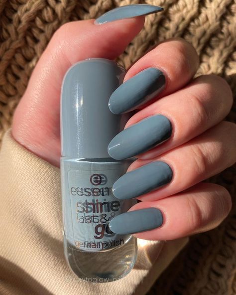 Essence Nail Polish Gel, Essence Nail Polish Colors, Normal Nail Polish Ideas, White Nail Paint, Nail Polish Essence, Essence Nails, Essence Nail Polish, Nail Polish Colours, Nail Paint Shades