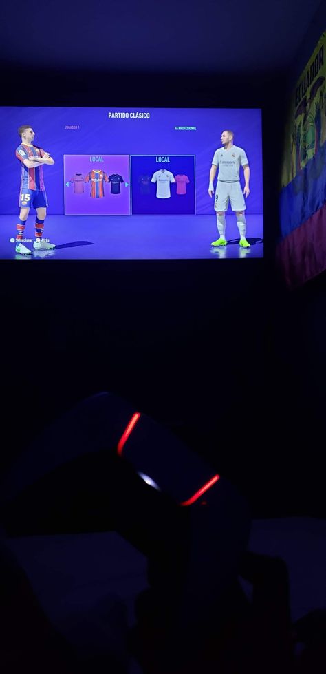 Ps5 - fonfe de pantalla Fifa-21. Playing Fifa Snapchat Story, Fifa Playstation Aesthetic, Fifa 23 Snap, Playing Ps5 Aesthetic, Playing Fifa Snapchat, Ps5 Pictures, Ps5 Fake Story, Ps5 Snapchat, Ps5 Snap