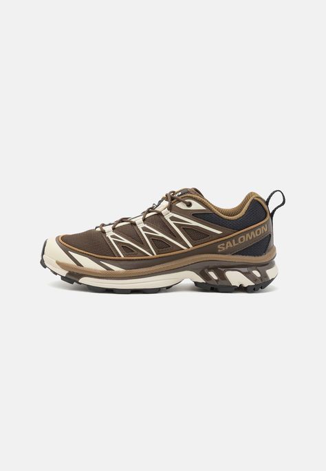 XT-6 EXPANSE UNISEX - earth brown/coyote brown/almond milk Salomon Xt6 Expanse, Salomon Sportstyle, Salomon Sneakers, Brown Trainers, Karen Smith, Salomon Shoes, London Look, Hiking Sneakers, Design Engineering