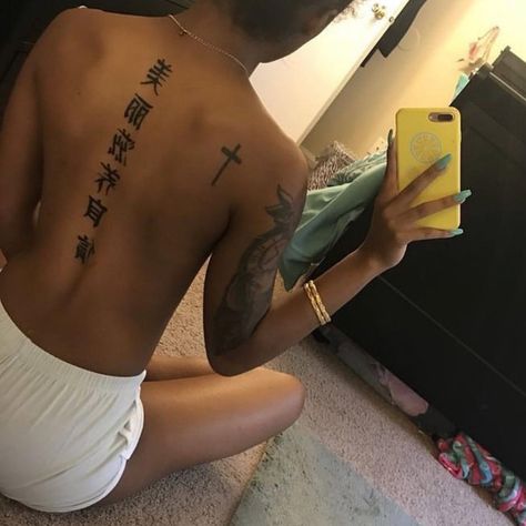 Follow @ Tamiaaaa_ for more pinsss ✨💕 Spine Tattoos Japanese Letters, Chinese Symbol Spine Tattoo, Chinese Letter Spine Tattoo, Korean Spine Tattoo, Spine Tattoos For Women Japanese Letters, Spine Tattoos For Women Chinese Symbols, Japanese Spine Tattoo Women, Chinese Spine Tattoo, Chinese Back Tattoo