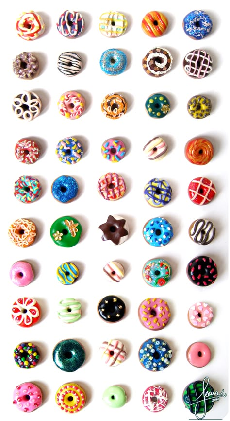 Fimo Kawaii, Crea Fimo, Colorful Donuts, Tanah Liat, Cute Polymer Clay, Polymer Clay Miniatures, Clay Food, Cute Clay, Clay Miniatures