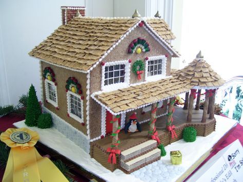 https://flic.kr/p/8UoMdT | gingerbread house with big porch | Photographer: Caesandra Seawell Gingerbread House Recipe, Gingerbread House Template, Ginger House, Big Porch, Make A Gingerbread House, Gingerbread House Designs, All Things Gingerbread, Gingerbread Party, Gingerbread House Cookies