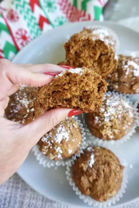 Healthy Gingerbread Muffins Recipe Gingerbread Muffins Healthy, Gingerbread Muffins Recipe, Recipes For Weight Watchers, Baked Muffins, Healthy Gingerbread, Healthy Holiday Treats, Light Cooking, Oatmeal Muffin Recipes, Gingerbread Muffins