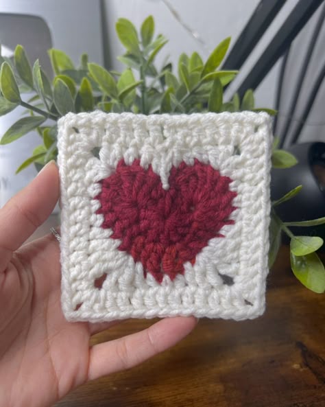 crochet heart granny square ❤️ tutorial & free pattern are live! includes pattern to turn them into a drawstring pouch! #crochetheart | Instagram Heart Granny Square Tutorial, Heart Granny Square Pattern, Granny Square Pouch, Heart Granny Square, Granny Square Pattern Free, Pouch Crochet, Crochet Pattern Tutorial, Granny Square Tutorial, Granny Square Pattern