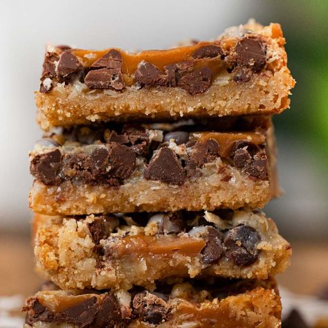 Samoas Bars, Layer Bars Recipe, Coconut Caramel Cookies, Recipes Copycat, Vanilla Wafer Crust, Caramel Coconut, Chewy Caramel, Dinner Then Dessert, Layer Bars