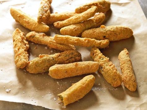 Get Fried Dill Pickles Recipe from Food Network Neelys Recipes, Fried Dill Pickles Recipe, Pickle Fries, Dill Pickles Recipe, Fried Dill Pickles, Deep Fried Pickles, Fried Pickles Recipe, Fried Veggies, Pickles Recipe