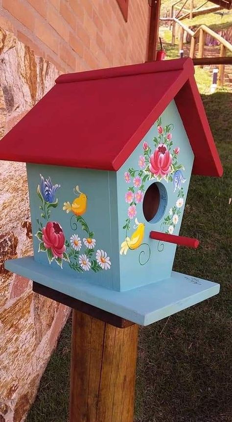 Cute Painted Bird Houses, Decorative Bird Houses Ideas Painted Birdhouses, Birdhouse Designs Paint, Painted Bird Houses Ideas Simple, Cute Bird House Painting Ideas, Painting Birdhouses Ideas Simple, Painted Bird Houses Ideas, Bird House Painting Ideas, Birdhouse Painting Ideas