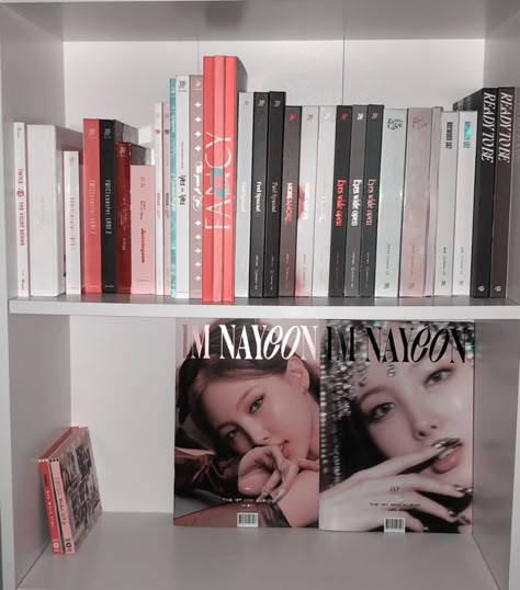 Twice Shelf, Black And White Kpop Room, White Kpop Room, Twice Room, Kpop Albums Collection, Kpop Display, Kpop Album Unboxing, Kpop Albums Shelf, Albums Collection