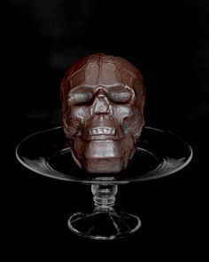 Chocolate Skull Cake Recipe Skull Recipes, Skull Food, Skull Cake Pan, Skull Cakes, Brain Cake, Tattoo Skulls, Design Chocolate, Halloween Foods, Skull Cake