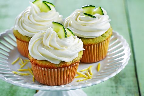 Line muffin pan with cupcake papers. Preheat oven to 350°F (180°C). Purée cucumbers in food processor to yield ¾ cup (175 mL) puree. In large bowl, beat the canola oil, sugar, lemon zest and lemon … Juneteenth Treats, Cucumber Cupcakes, Cucumber Ideas, Italian Cupcakes, Drunken Cupcakes, Lemon Cream Cheese Icing, Sunset Ideas, Lemon Cream Cheese, Lemon Cucumber