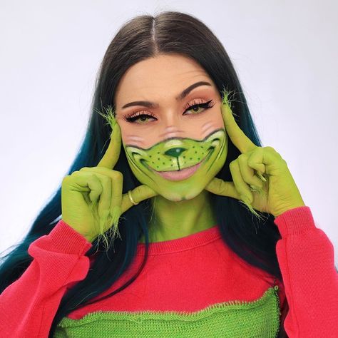 Maquillaje El Grinch The Grinch Makeup Looks, Grinch Halloween Makeup, Easy Grinch Makeup, Grinch Makeup Looks, Christmas Makeup Art, Creative Christmas Makeup Looks, Grinch Makeup, Friends Makeup, Xmas Makeup