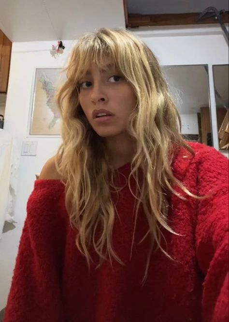 Wispy Shag Bangs, Blonde Bangs Hairstyle, Shaggy Hair With Fringe, Long Blonde Wavy Hair With Bangs, Outgrown Blonde Hair, Beachy Bangs, Wavy Blonde Hair With Bangs, Long Blonde Shag, Long Wavy Hair Bangs