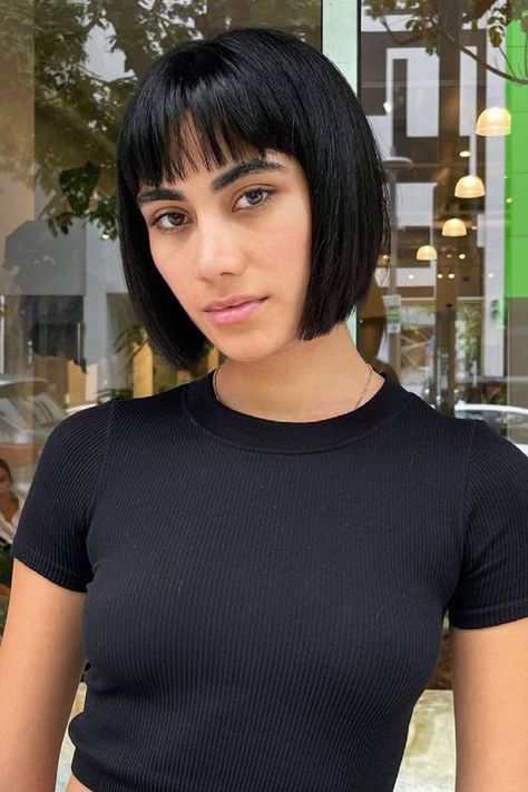 Black Hair Bob Haircut With Bangs, Short Black Bob With Bangs, Deep Bangs Bob, Bob Fringe, Heavy Bangs Bob, Bluntbob Bangs, Womens Bob Hairstyles, Fringe Styles, Bob With Fringe