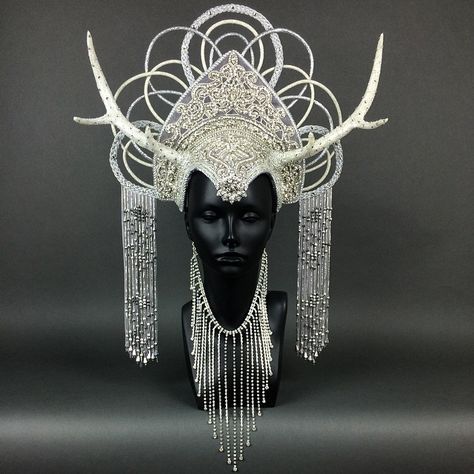 Skull Headdress, Eiko Ishioka, 다크 판타지, Fantasy Costumes, Snow Queen, Fantasy Jewelry, Fantasy Fashion, Mode Vintage, Larp