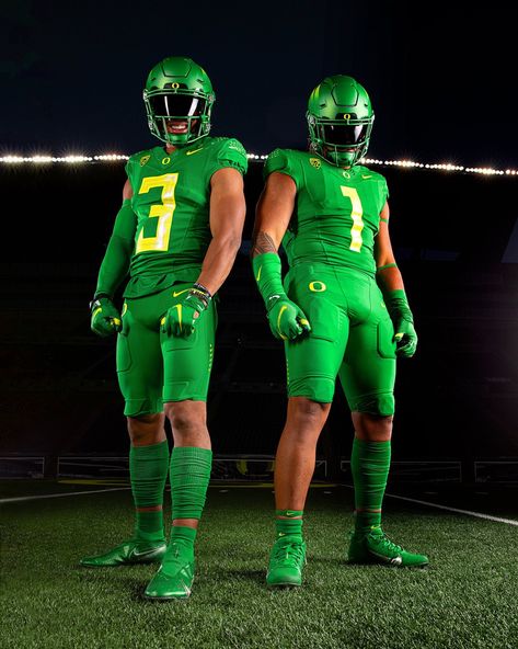 THE OREGON DUCKS HAVE REVAMPED THEIR UNIFORMS FOR THE UPCOMING FOOTBALL SEASON. WE SEE THE TEAM KEEP SOME OF THE PAST UNIFORM ELEMENTS WHILE ADDING NEW UPDATES IN CERTAIN AREAS. #OregonDucks #GoDucks Oregon Ducks Uniforms, Cool Football Pictures, Football Swag, College Football Uniforms, Green Lightning, Collage Football, Nfl Uniforms, American Football Uniforms, Oregon Football