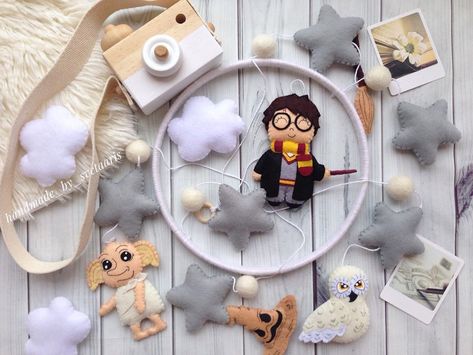 Diy Harry Potter Mobile, Baby Mobile Disney, Harry Potter Baby Mobile, Harry Potter House Elf, Harry Potter Baby Gift, Harry Potter Baby Nursery, Baby Harry Potter, Nursery Room Decor Girl, Elf Owl