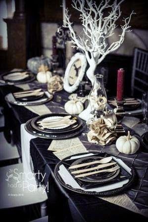 The Spooky Vegan: 31 Days of Halloween: Ghostly Decor for a Haunted House Party Halloween House Party Decorations, Halloween Table Settings, Halloween Decor Diy, Halloween Tablescape, Halloween Mantle, Edgar Allen, Casa Halloween, Halloween Party Dinner, Halloween House Party