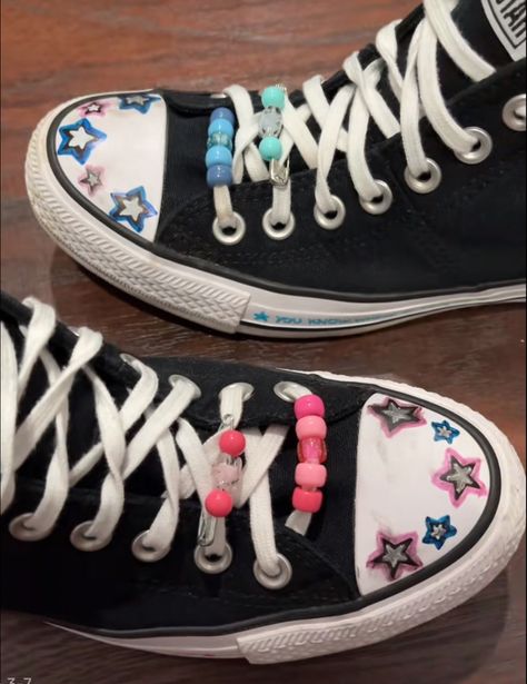 Beads On Shoelaces Converse, Beaded Converse Laces Ideas, Converse Ideas Beads, Tv Girl Converse, Decorated Converse Sharpie, Converse Shoe Ideas, How To Put Beads On Shoe Laces, Converse Shoe Art, Bead Converse