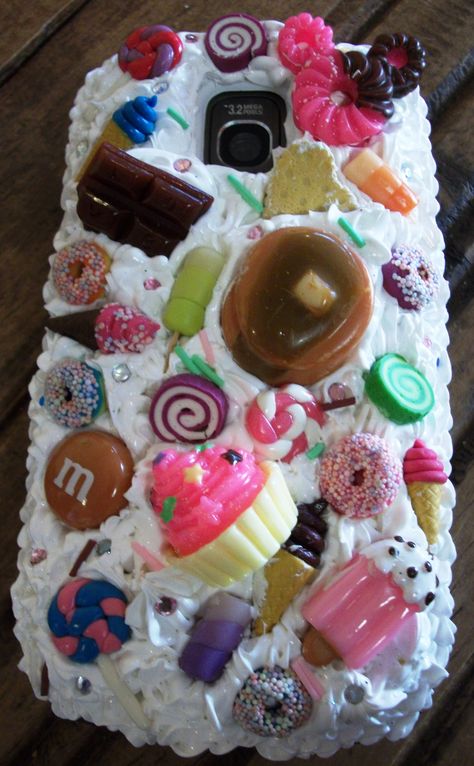 Deco Whipped Cream phone case made by me!! Yes those are tiny candies & food, and no you may not eat it!! ;) Cream Phone Case, Kawaii Stuff, So In Love, Cute Cases, Craft Tutorials, Made By Me, Whipped Cream, Cool Phone Cases, Design Crafts