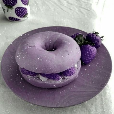 Diy Resin Phone Case, Purple Food, Purple Theme, Diy Crafts Bookmarks, Purple Vibe, Lavender Aesthetic, Pretty Dessert, Color Vibe, Purple Themes