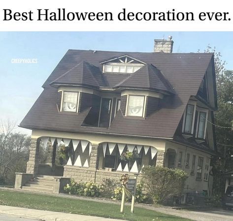 Monster House Halloween, Spooky Mansion, Comfy Cozy Home, Monster House, Fun Halloween Decor, Creative Gardening, Halloween Decoration, Halloween House, Home Staging