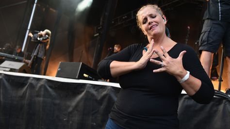 This Is Why Every Concert Stage Needs A Sign Language Interpreter - MTV Sign Language Interpreter Aesthetic, Nice To Meet You Sign Language, Tired In Sign Language, You're Welcome Sign Language, Sign Language Memes Hilarious, Sign Language Interpreter, Theater Performance, 2024 Year, Deaf Culture