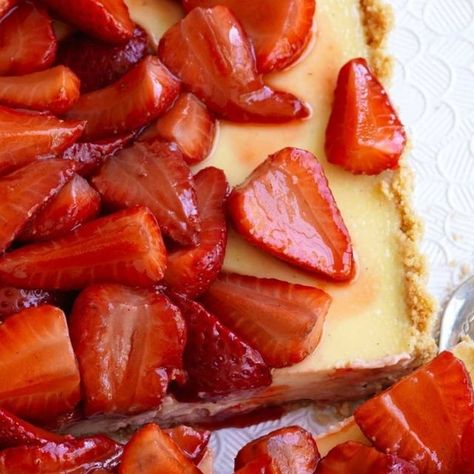 taste.com.au on Instagram: "There's no better way to celebrate strawberry season than with this roasted strawberry & vanilla cheesecake tart! 🍓 Featuring a macadamia biscuit base, smooth cheesecake filling, and topped off with roasted strawberries. Click the link in our bio for the full recipe or Google 'Taste Roasted strawberry & vanilla cheesecake tart'.⁠ ⁠ Recipe by Lucy Nunes⁠ ⁠ #tart #baking #easybaking #dessert #entertaining #strawberrytart #cheesecake" Strawberry Tarts, Cheesecake Tart, Roasted Strawberry, Cheesecake Tarts, Strawberry Tart, Strawberry Season, Roasted Strawberries, Vanilla Cheesecake, Tart Baking