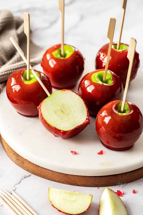 Colored Candy Apples, Fun Fall Desserts, Black Candy Apples, Halloween Candy Apples, Fun Halloween Desserts, Toffee Apples, Candy Apple Recipe, Leftover Candy, Homemade Toffee