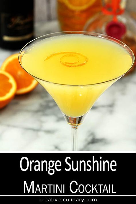 This Orange Sunshine Martini truly is like a ray of shine; it\'s light and refreshing and the perfect apertif for all seasons. Friday Cocktails, Orange Martini, Yum Drinks, Yummy Cocktails, Christmas Drinks Alcohol, Coffee Milkshake, Martinis Drinks, Orange Vodka, Tea Time Food