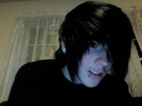 gadafals cx Emo Scene Boys, Emo Boy Hair, Emo People, 2000s Scene, Emo Scene Hair, Scene Boys, 2000s Emo, Emo Aesthetic