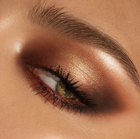 Amber Eyeshadow Looks, Orangey Brown Eyeshadow, Burnt Orange Makeup, Copper Eye Makeup, Copper Eyeshadow, Maquillage On Fleek, Orange Makeup, Christmas Makeup Look, Clear Makeup Bags