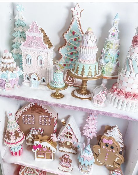 Pastel Gingerbread House Decor, Candyland Christmas Kitchen, Gingerbread House Pastel, Pastel Gingerbread Christmas Decor, Bakery Christmas Decor, Pastel Christmas Aesthetic, Pastel Candy Christmas, Candy Themed Christmas Decor, Pastel Gingerbread House