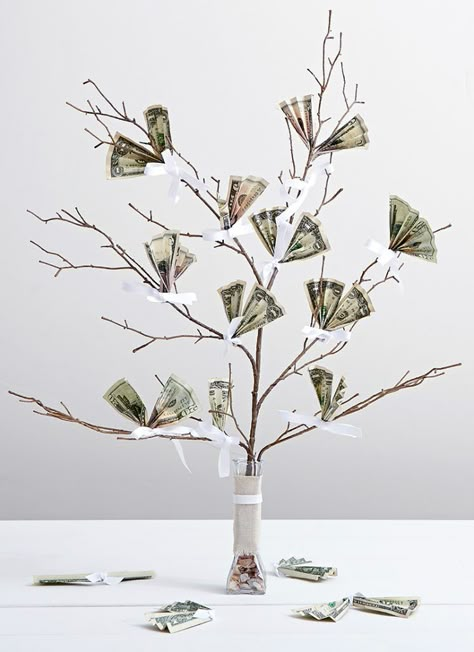 Money Tree Wedding, Money Tree Ideas, Xmas Gift Tags, Christmas Gift Tags Diy, Wedding Gift Money, Gift Cards Money, Creative Money Gifts, Money Gifts, Diy Xmas Gifts