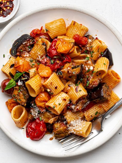 Roasted Eggplant Pasta - Sandra Valvassori Eggplant Recipes Pasta, Roasted Eggplant Pasta, Eggplant Mushroom, Fresh Tomato Pasta, Eggplant Pasta, Rigatoni Pasta, Roasted Eggplant, Roast Eggplant, Roasted Cherry Tomatoes