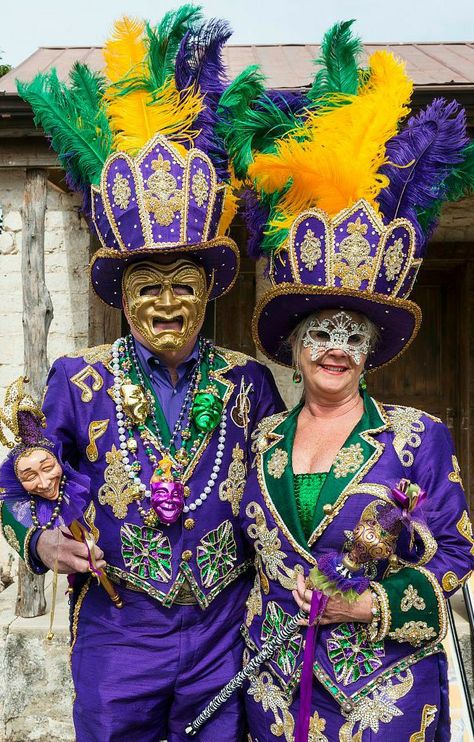 Mardi Gras Parade Outfit, Easy King Cake, Cinderella Retelling, Royal Costumes, Incredible Costume, Parade Costumes, Mardi Gras Photos, Madi Gras, Mardi Gras Party Decorations