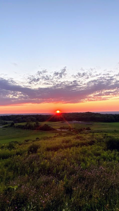 Sunset over a farm in Upstate New York. Summer Sunset Wallpaper, New York Countryside, Butterfly Animation, Sunset Collage, New York Sunset, Sunset Hills, New York Wallpaper, Syracuse New York, Watch The Sunset