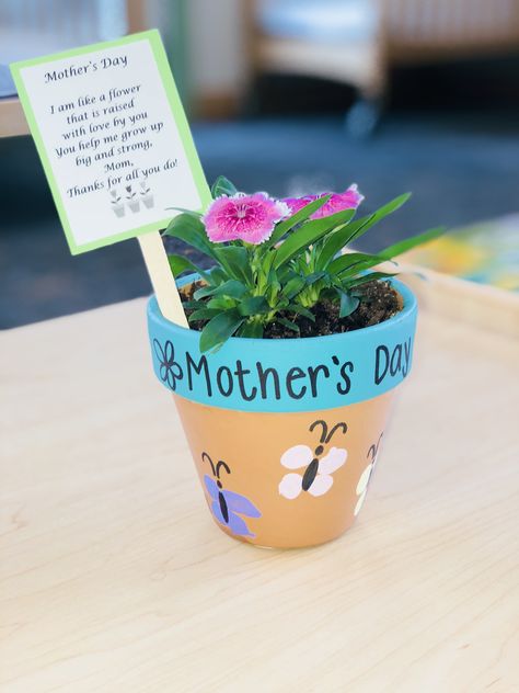 Mother’s Day Art Project. Infant art. Flower pot. Fingerprints. Infant classroom. Mothers Day Flower Pot, Mothers Day Crafts Preschool, Mothers Day Plants, Easy Mother's Day Crafts, Diy Mother's Day Crafts, Mother's Day Projects, Mother's Day Activities, Folding Origami, Flower Pot Crafts