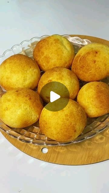 Gastronomía Colombiana🇨🇴 on Instagram: "Video realizado por 📸 @gastronomiajarita

Deliciosas Almojábanas 🧀 

A veces nos antojamos de algo delicioso y súper fácil de preparar cómo estás almojábanas que te van a servir para un desayuno, una merienda con un chocolatito caliente de verdad que súper recomendado y espero te animes a prepararlas.

Si te gustan mis videos te invito a darle ♥️ y seguirme 

Ingredientes:

100 gr de harina de maíz precocida la de hacer arepas
70 gr de fécula de maíz
200 gr de queso campesino
200 gr de queso doble crema
1 huevo
1 cucharada de azúcar
1/2 cucharada de polvo de hornear
1 poquito de leche

#reels #recetas #instagram #shorts #facebook #almojabanas #amasijos #delicioso #pan" Chocolate Caliente, Instagram Video, Van, On Instagram, Quick Saves