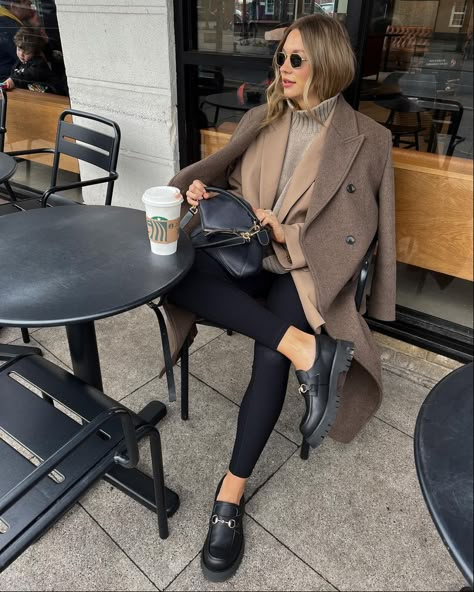 15 Chunky Loafers Outfit Ideas – With Jeans, Dresses & More - Lux & Concord Loafers Outfit Ideas, Loafer Outfits Women, Chunky Loafers Outfit, Black Loafers Outfit, Loafers For Women Outfit, Loafer Outfits, Fall Aesthetic Outfit, How To Wear Loafers, Chic Fall Fashion